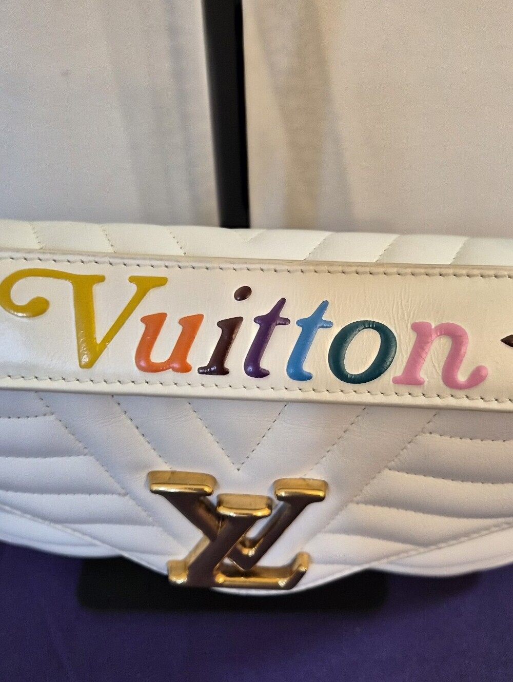 ✨ Louis Vuitton New Wave Chain Bag MM – White Rainbow Logo ✨ - Picture 4 of 15